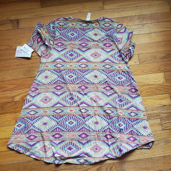 Lularoe NWT Perfect T Colorful Geometric Pattern Women's Top Oversized Size M - Picture 8 of 8